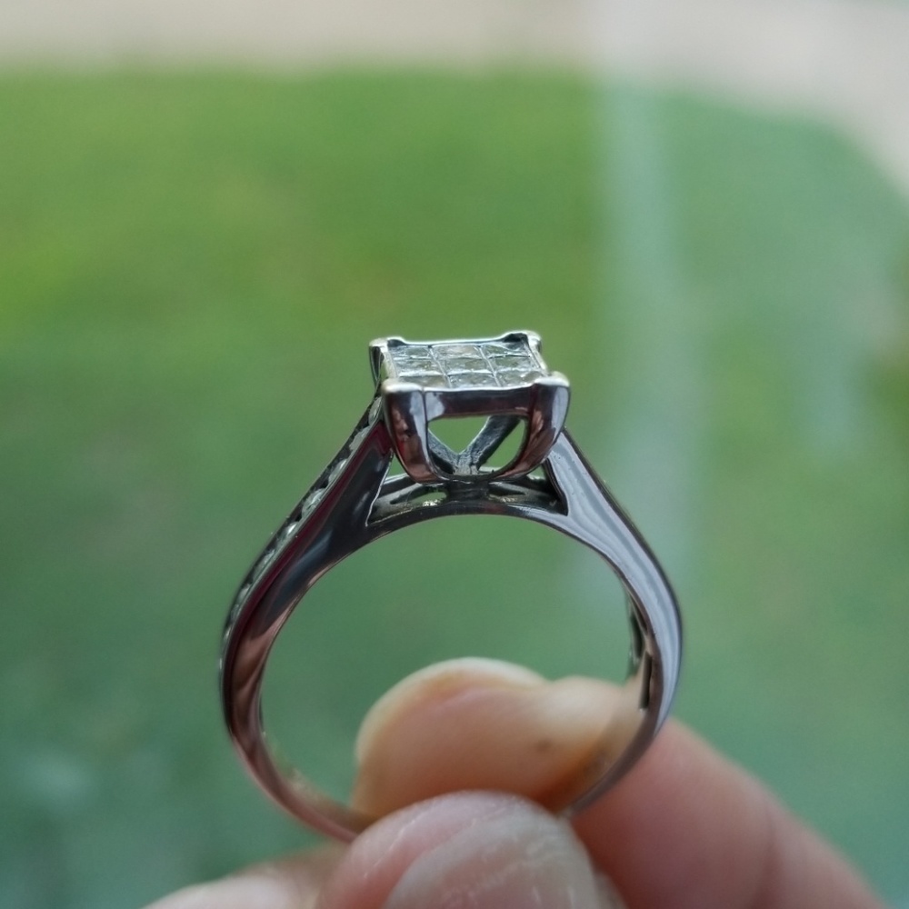 Engagement ring - Picture 3 of 3